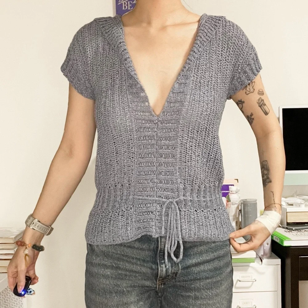 HP 🎉🎉 Y2k DKNY Crocheted Hooded Top - Picture 2 of 7